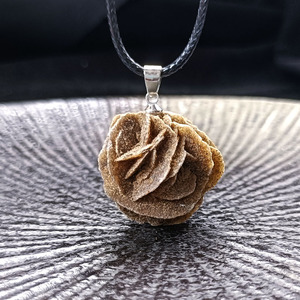 Collar con Colgante de Piedra de Rosa del Desierto <span class=keywords><strong>Adenium</strong></span> <span class=keywords><strong>Obesum</strong></span>, Collar de Piedra de Cristal Natural con Personalidad para Mujer - Product Image 3