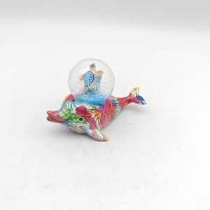 Globe de Noël en résine artistique avec impression par transfert d'eau, motif Père Noël et dauphin des neiges, avec fée et <span class=keywords><strong>musique</strong></span>, pour cadeaux de fêtes - Vente en gros - Product Image 4