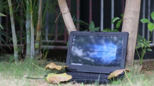 Em-x15t อุปกรณ์อุตสาหกรรมระดับมืออาชีพ โปรเซสเซอร์ Dual Core I5 พร้อม GPS สแกนลายนิ้วมือ ระบบปฏิบัติการ Win10 ปรับแต่งได้สำหรับเล่นเกม Em-ms-x15u ทนทาน - Product Image 3
