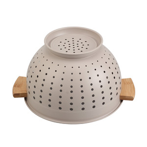 Panier égouttoir en métal thermolaqué avec poignées en bois et base sur pied pour fruits et légumes, vente en gros usine - Product Image 4