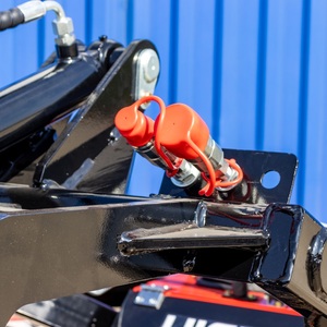 HIGHTOP HT320T Skid Steer Loader Inovatif Dilengkapi dengan 10Kw untuk Tugas Serbaguna dan Manfaat Ringan 830Kg - Product Image 5