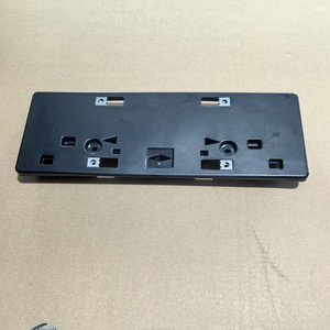 กรอบป้ายทะเบียนหน้ารถ Lexus รุ่น 52114-50480 แบบตะขอพลาสติก ระยะห่างรู 200 มม. - Product Image 1