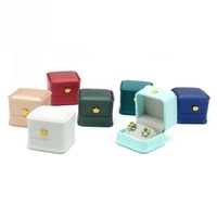Boîte d'emballage de luxe en cuir PU avec logo personnalisé pour bijoux et boucles d'oreilles