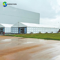 Tente d'entrepôt industrielle robuste 25x50m avec membrane imperméable et système de drainage