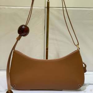 High-end Texture, Niche Luxury <b>Handbags</b>, Popular Versatile Crossbody Bags, Fashionable Shoulder Bags with Straps at the Armpit - Product Image 2