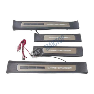Estribos laterales interiores, pedales de bienvenida e iluminados, compatibles con Toyota Land Cruiser LC300 2022-2023. - Product Image 5