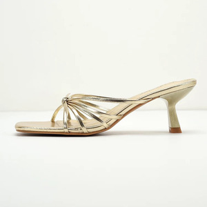 Sandali con <span class=keywords><strong>Tacco</strong></span> <span class=keywords><strong>Medio</strong></span> Sottile Beige <span class=keywords><strong>Argento</strong></span> Oro Taglia Grande 35-42 per Donne <span class=keywords><strong>Scarpe</strong></span> Open-toe - Product Image 2