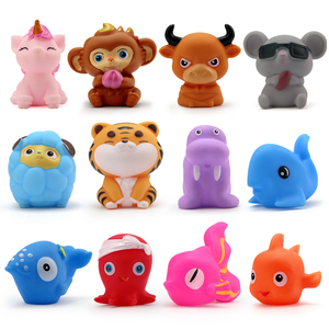Jouets <span class=keywords><strong>de</strong></span> <span class=keywords><strong>bain</strong></span> personnalisés en forme <span class=keywords><strong>de</strong></span> canard en caoutchouc avec nouveau design, trotteur pour bébé en vinyle en forme d'animal, ensemble promotionnel en gros pour cadeaux <span class=keywords><strong>de</strong></span> douche et <span class=keywords><strong>jeux</strong></span> - Product Image 1