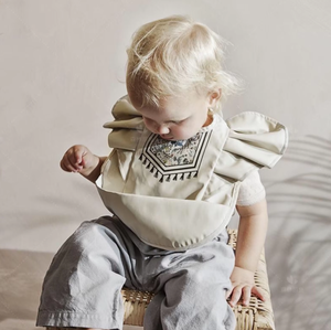 Bavoir bébé en cuir PU écologique personnalisé 2024, tenue mignonne pour tout-petits, lavable en machine, imperméable, fermeture à boutons - Product Image 5