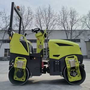 Mini <span class=keywords><strong>Rodillo</strong></span> Compactador de 2 Toneladas con Motor Diésel Yanmar de 3 Cilindros Refrigerado por Agua, Doble Tracción Hidráulica Completa y Motor Danfoss - Product Image 2