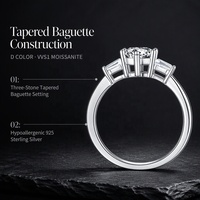 Bague de fiançailles classique en argent sterling 925 avec 3 pierres de moissanite ronde de 1 carat couleur D VVS1 et bande baguette simple