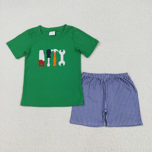 Conjunto de ropa de verano para niños con camiseta bordada con velero y pantalones cortos a cuadros - Product Image 5