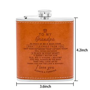 Ensemble de flacons personnalisés avec gobelet doseur et entonnoir, 8 oz, en acier inoxydable gravé sur mesure, avec étui en cuir, coffret cadeau pour hommes et maris - Product Image 2