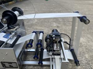 Machine d'étiquetage de table semi-automatique manuelle CHENGXIANG avec moteur PLC pour bouteilles en verre/métal, écran tactile, boissons, produits chimiques - Product Image 3