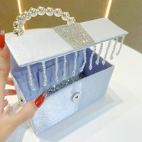 Nouvelle Pochette de Soirée Tendance en Soie avec Strass, Paillettes, Perles et Pompon, Mini Carrée, Portée Épaule ou Croisée
