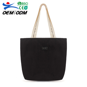Bolso Tote Personalizado de Tela Durazno Negra con Correa Bordada de Gran Tamaño para Mujer y Hombre - Product Image 1