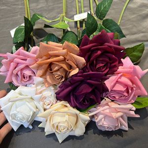 Artesanía floral Real Touch para bodas reales Elegancia impermeable atemporal por un proveedor principal - Product Image 1
