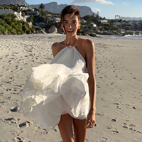 Robe mini dos nu en mousseline tissée blanche écologique pour femme, style licou, fluide et ample, sans manches, idéale pour les vacances d'été à la plage ou comme tenue de villégiature