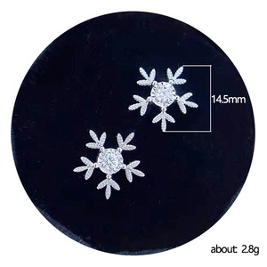 Orecchini a Perno con Cristalli a Forma di Fiocco di Neve per Donne, Stile Invernale, Eleganti per Uso Quotidiano, Accessori di Moda - Product Image 5