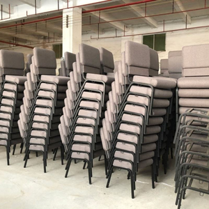 Sillas Apilables de Metal con Acolchado para Iglesia, con Estructura Dorada, para Mobiliario de Auditorio - Product Image 1