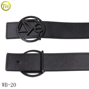 Fibbia per Cintura Personalizzata con Lettere Intagliate, Accessorio Rotondo in Metallo Lucido con Logo, Fibbie Western con Nome e Cintura in Pelle - Product Image 4