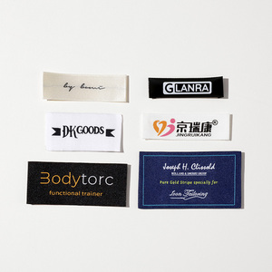 Étiquettes tissées personnalisées avec logo de marque, <span class=keywords><strong>prix</strong></span> d'usine, pour vêtements, étiquettes de taille et de col - Product Image 1