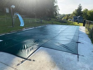 Couverture de <span class=keywords><strong>piscine</strong></span> à plancher mobile de 15 * 30FT Couverture rigide d'hiver de <span class=keywords><strong>piscine</strong></span> de qualité supérieure pour le froid et les UV, résistante aux intempéries et durable, - Product Image 4