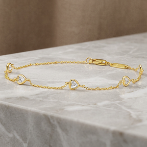 Bracelet chaîne à maillons avec diamants taille cœur sertis clos - Product Image 2
