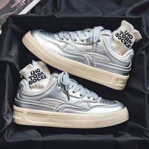 Chaussures de couple grandes tailles 35-46, nouveau style, baskets blanches, chaussures de sport décontractées, chaussures de skate, chaussures tendance et polyvalentes pour hommes, chaussures Bread - Product Image 1