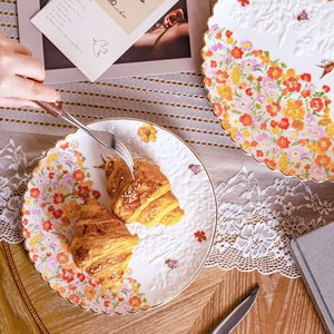 Ensemble d'assiettes plates en céramique florales, vaisselle ronde peinte à la main pour les fêtes - Product Image 4