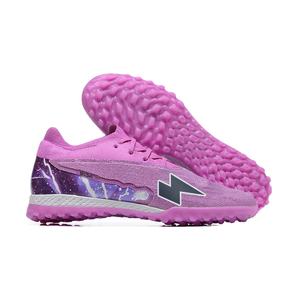 Chaussures <span class=keywords><strong>de</strong></span> football à tige basse avec logo personnalisé, Phanto Gripknit, crampons <span class=keywords><strong>de</strong></span> football violets TF pour femmes et filles - Product Image 1