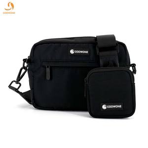 תיק כלב טבעוני תיק הליכה עם מחזיק בקבוק קרוסדרסינג גוף שליח - Product Image 3