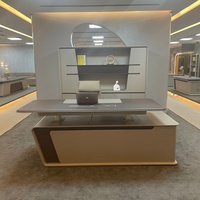 Bureau de direction moderne réglable en hauteur, bureau de direction de luxe en placage de frêne avec éclairage LED et gestion des câbles