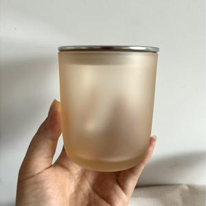 Bocaux à <span class=keywords><strong>bougie</strong></span> en verre noir mat clair givré de luxe de haute qualité base en arc avec couvercles en bois en bambou ou en métal - Product Image 3