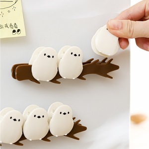 Clips Magnéticos Blancos para Sellar Bolsas de Alimentos, Estilo Shima Enaga, 3 Piezas, con Soporte de Rama Desmontable - Product Image 1