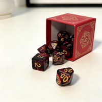 Jeu de dés polyédriques carrés en résine écologique marbrée bordeaux et noire, sculptés, durables, avec numéros dorés et bords tranchants pour RPG DND