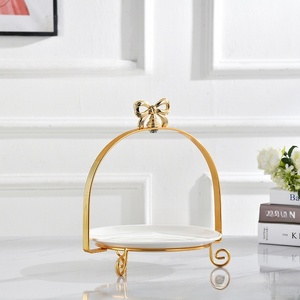Hochzeitsdekoration Goldener Eisen-Vogelkäfig Kuchenständer Luxuriöser 2-stöckiger 3-stöckiger Keramik-Kuchenständer für Hotel-Buffet - Product Image 3