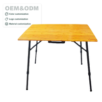 Mobilier d'extérieur moderne Support en fer pliable facile à transporter avec table carrée en bambou pour les hôtels pour les collations et les dîners