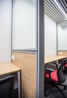 Modern Design Wooden Workstation with Glass Desk Partition Half High Partition
