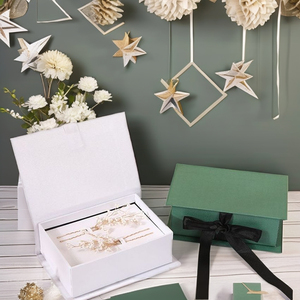 Caja de Regalo de Cartón con Forma de Libro Personalizada, Bolsa de Mano Popular de Marca Privada con Cinta y Forro de Esponja, Impresión con Recubrimiento UV - Product Image 6
