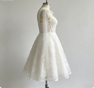 S1808Y 2026 Nuovo Vestito da Sposa Corto con Spalline, Scollo a Cuore, Corsetto in Pizzo Floreale 3D e Strass, Lunghezza al Ginocchio - Product Image 5