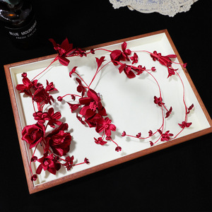 Nuevo Clip para el Cabello con Borlas de Flores Rojas, Hecho a Mano, Estilo Retro, de Alta Gama, para Fotografía Nupcial 2025 - Product Image 1