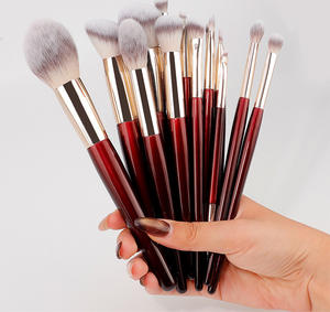 Ensemble de 15 pinceaux de maquillage de couleur rouge Mauri, mélange, maquillage de luxe, logo personnalisé, fond de teint, ombre à paupières - Product Image 5