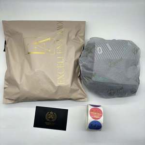 Enveloppe d'expédition en poly beige recyclé avec logo personnalisé pour vêtements, sacs d'expédition nude pour vêtements, t-shirt - Product Image 2