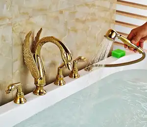 Altın kuğu küvet duş musluk Set altın şelale güverte dağı banyo musluk