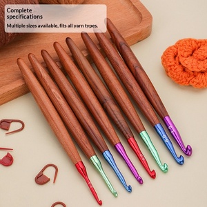 Nouvel Arrivage Crochets en Aluminium <span class=keywords><strong>à</strong></span> Tête Argentée et Manche en Bois Rouge Précieux 3.0mm-10mm, Aiguilles <span class=keywords><strong>à</strong></span> Crocheter Antirouille pour Tricot Manuel DIY - Product Image 1