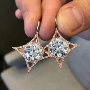 Orecchini a Perno in Cristallo a Forma di Diamante Geometrico per Donne, Accessori Minimalisti ed Eleganti per Uso Quotidiano - Product Image 3