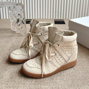 Bottes en <span class=keywords><strong>daim</strong></span> pour femmes pour l'automne et l'hiver perforées et respirantes, semelles plates pour le confort, bottes de cavalier décontractées à lacets - Product Image 1