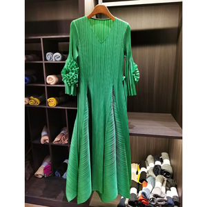 Vestido de mujer de alta gama vintage con cuello en V, mangas acampanadas con flores tridimensionales, <span class=keywords><strong>falda</strong></span> plisada con cordones y control de cintura, elegante para primavera. - Product Image 4