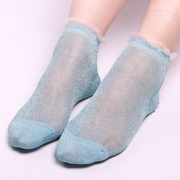 Vente en gros de chaussettes courtes pailletées à la mode chaussettes d'été en nylon fin et brillant pour femmes